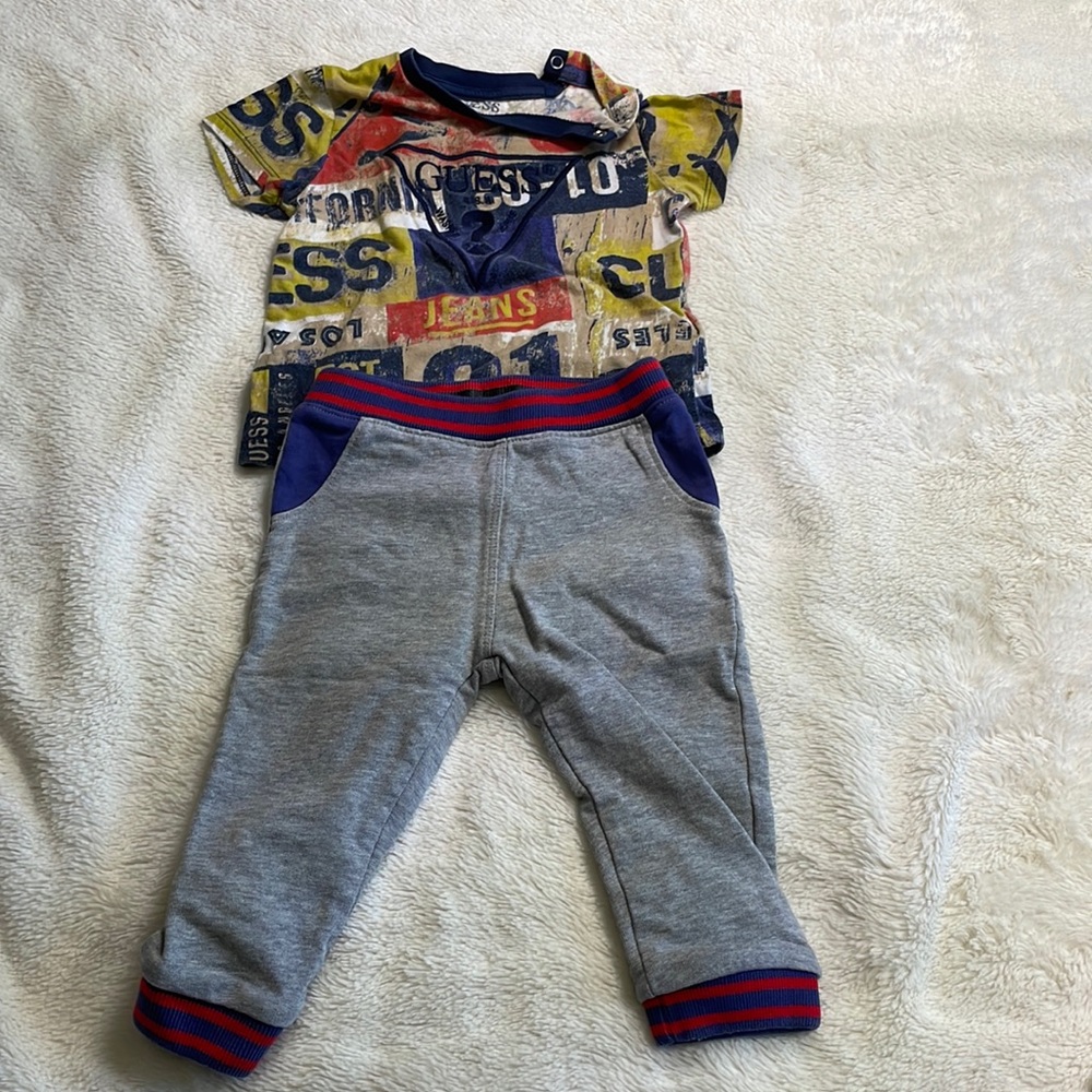 guess set top is 18 mos and bottom is 12mos